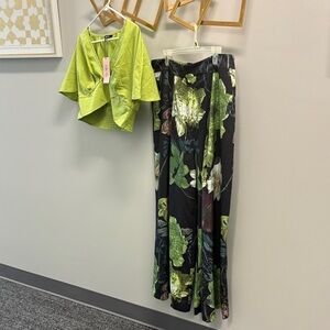 Micas XL- Two Piece Floral Wide Leg Pants and top.